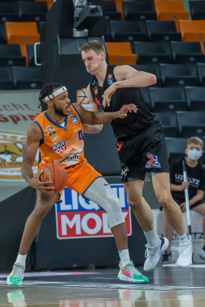 在这场激烈 在这场激烈